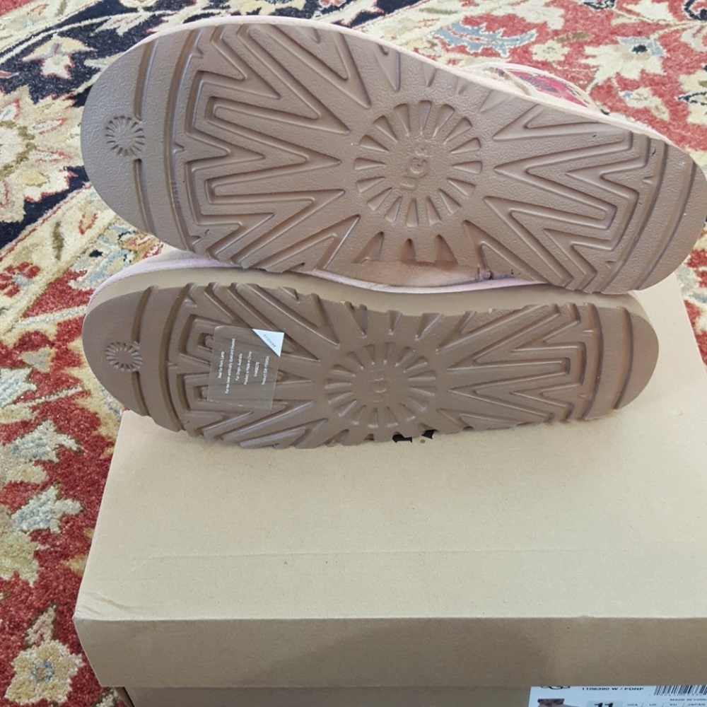 BRAND NEW UGG BOOTS - Picture 4 of 4